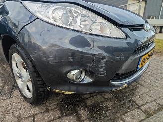 Ford Fiesta 1.4 Titanium met kleine schade picture 3