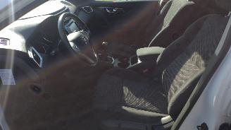 Nissan Qashqai 1.2 N-Connecta lichte schade  71000 km nap picture 10