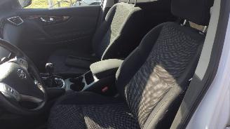 Nissan Qashqai 1.2 N-Connecta lichte schade  71000 km nap picture 11