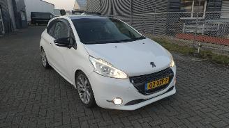 krockskadad bil auto Peugeot 208 208 1.6 Allure Pano Leer Supermooi auto! 2012/1