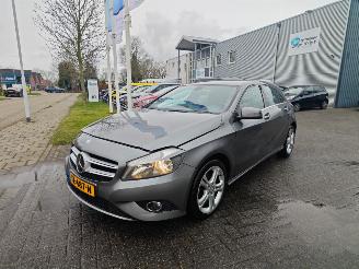 Mercedes A-klasse A180 ambition mooi frisse auto!! lichte schade picture 7