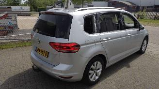 Volkswagen Touran 1.6TDI Autom Higline 7p Pano Trekh Clima Cruise Supermooie auto! picture 10