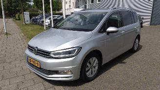 Volkswagen Touran 1.6TDI Autom Higline 7p Pano Trekh Clima Cruise Supermooie auto! picture 2