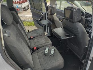 Volkswagen Touran 1.6TDI Autom Higline 7p Pano Trekh Clima Cruise Supermooie auto! picture 28