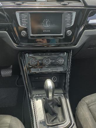 Volkswagen Touran 1.6TDI Autom Higline 7p Pano Trekh Clima Cruise Supermooie auto! picture 19