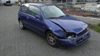 Vaurioauto  passenger cars Toyota Starlet 1.3 3 deurs rijdt goed 1998/1