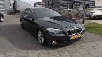 Damaged car BMW 5-serie 523i 3.0 high autom exec Opendak H.U.D. Sportleer mooie auto!! 2010/4
