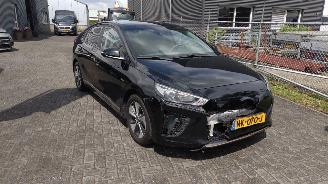 Schadeauto Hyundai Ioniq Comfort EV licht schade gewoon rijdbaar! 2017/1