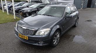 Mercedes C-klasse 200 Kombi Elegance nette goed rijdende auto weinig schade! picture 4