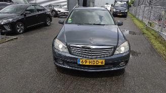 Mercedes C-klasse 200 Kombi Elegance nette goed rijdende auto weinig schade! picture 3
