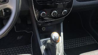 Renault Clio 0.9 TCE Night en day rijdbare schade picture 13