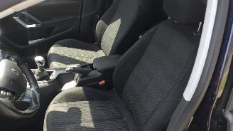 Peugeot 308 1.6 hdi premium euro6 rijdbare schade ! picture 11