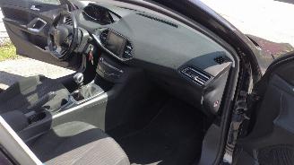 Peugeot 308 1.6 hdi premium euro6 rijdbare schade ! picture 20