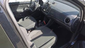 Volkswagen Up! 1.0 81000 km mooie lichte schade nette auto!! picture 20