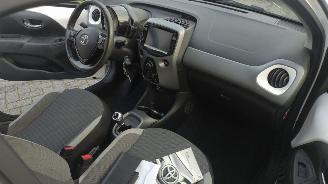 Toyota Aygo 1.0 Automaat 29000 km Mooie nette auto Schroefschade picture 23