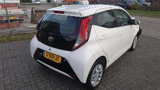 Toyota Aygo 1.0 Automaat 29000 km Mooie nette auto Schroefschade picture 7