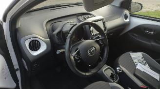 Toyota Aygo 1.0 Automaat 29000 km Mooie nette auto Schroefschade picture 19