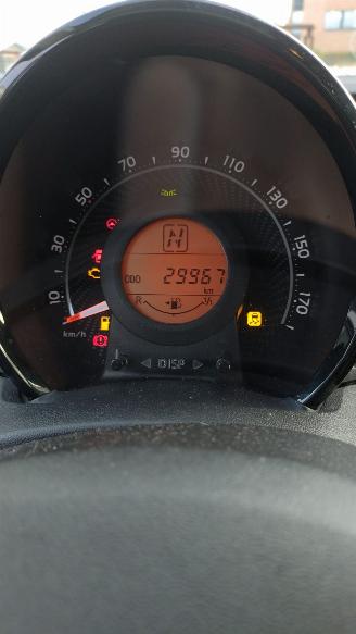 Toyota Aygo 1.0 Automaat 29000 km Mooie nette auto Schroefschade picture 15