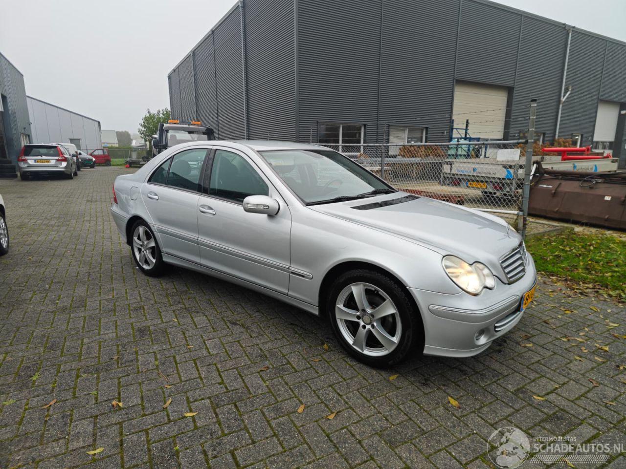 Mercedes C-klasse c180 automaat goed rijdende auto