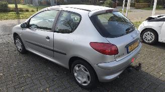 Peugeot 206 1.4 automaat airco 100.000 kilometer! picture 4