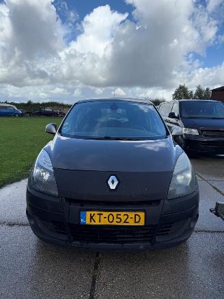 uszkodzony samochody osobowe Renault Scenic 1.5 dCi 2011/1