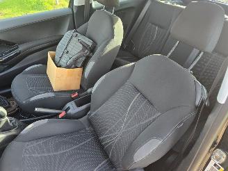 Peugeot 208  picture 8