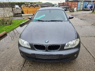 Vaurioauto  passenger cars BMW 1-serie  2005/9