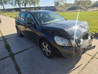 Volvo V-60  picture 2