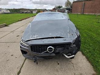 disassembly passenger cars Volvo V-60 V60 II (ZW), Combi, 2018 2.0 B4 16V Mild Hybrid Geartronic 2021/2