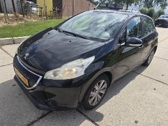 Peugeot 208 1.2vti picture 2