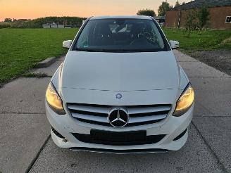 Schadeauto Mercedes B-klasse 1.5B-180CDI 2014/12