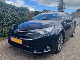 Damaged car Toyota Avensis 1.6 D4D TOURING SPORTS F LEASE PRO 2015/12