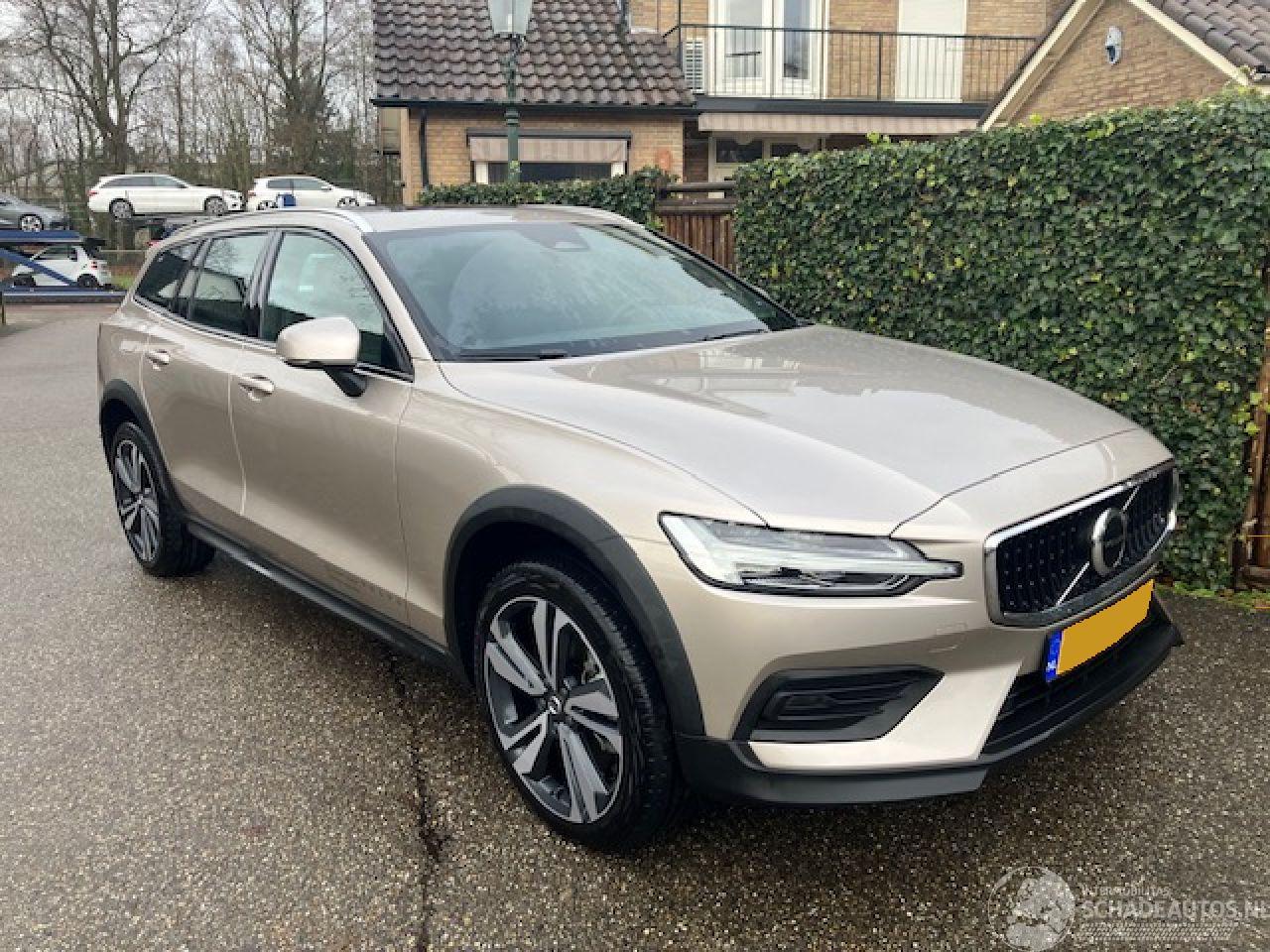 Volvo V-60 CROSS AWD 2.0B5 260 PK AUTOMAAT