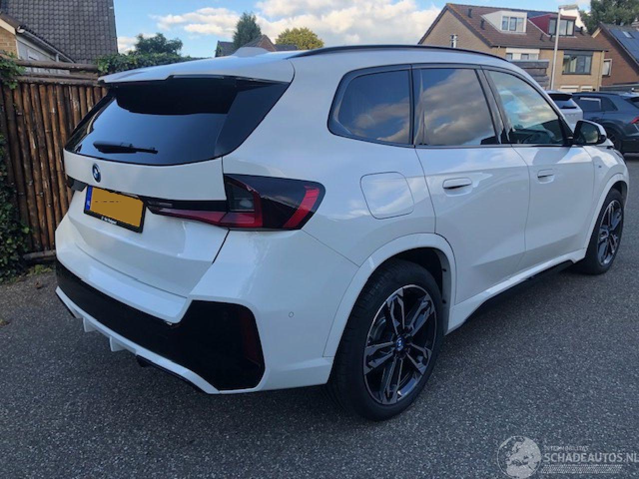 BMW iX1 E-DRIVE M-SPORT 67 KWH 296 PK PANO 350 CAMERA VOLL