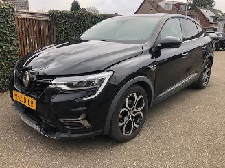 Damaged car Renault Arkana 1.6 E-TECH AUTOMAAT 2021/12