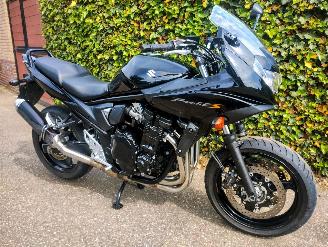 Vaurioauto  motor cycles Suzuki Bandit 650 GSF 650 SA met ABS 2015/4