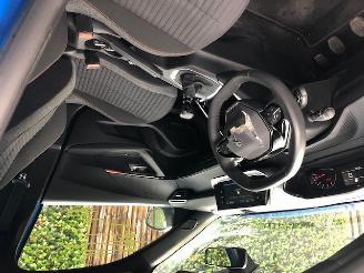 Peugeot 2008 1.2 PureTech Active Pack 102 PK picture 14