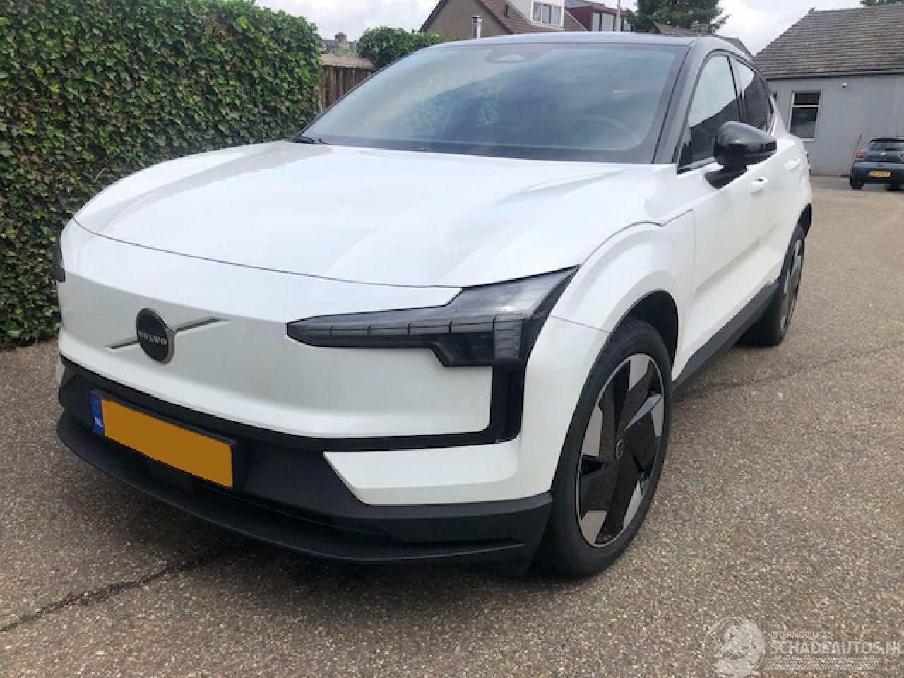 Volvo EX30 70 KWH EXE SPORT 200KW  2025