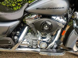 Harley-Davidson  FLHT Electra Glide picture 3