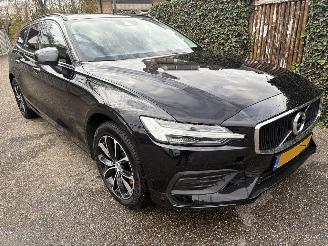 Avarii autoturisme Volvo V-60 2.0 B3 Momentum Advantage AUTOMAAT 174PK 2020/10