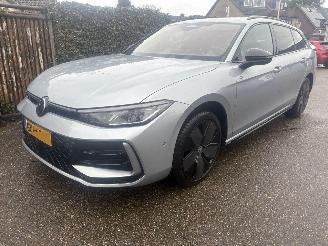 Volkswagen Passat 1.5 eTSI R-Line Edi PANORMA VOLL picture 8