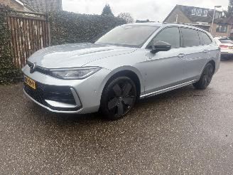 Volkswagen Passat 1.5 eTSI R-Line Edi PANORMA VOLL picture 3