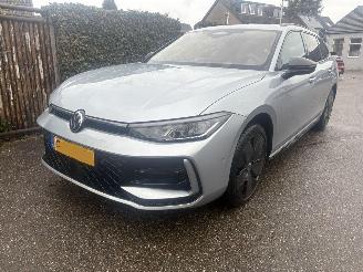 uszkodzony samochody osobowe Volkswagen Passat 1.5 eTSI R-Line Edi PANORMA VOLL 2024/12