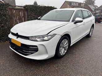 Damaged car Volkswagen Passat NIEUW MODEL 1.5 eHybrid SPORT AUTOMAAT 225 PK 2024/12