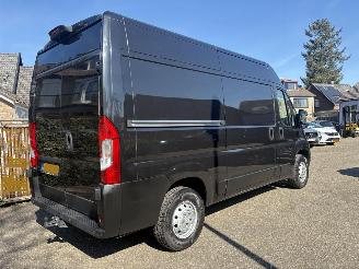 Peugeot Boxer 330 2.2 BlueHDi 140 L2H2 Premium 140PK geen schade picture 4
