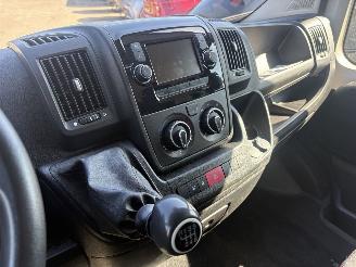 Peugeot Boxer 330 2.2 BlueHDi 140 L2H2 Premium 140PK geen schade picture 18