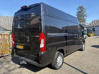 Peugeot Boxer 330 2.2 BlueHDi 140 L2H2 Premium 140PK geen schade picture 2