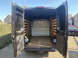 Peugeot Boxer 330 2.2 BlueHDi 140 L2H2 Premium 140PK geen schade picture 10