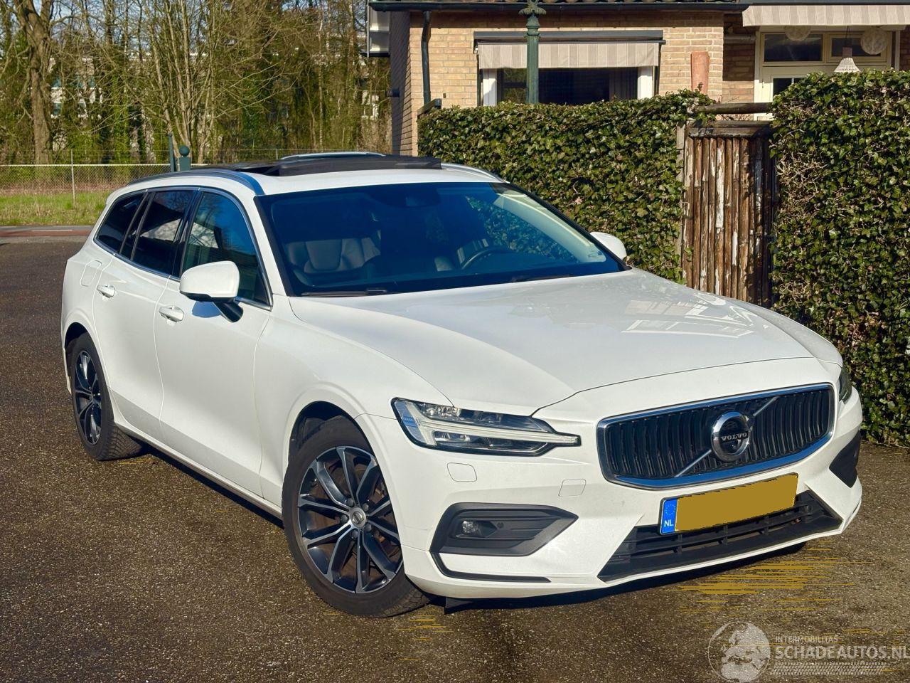 Volvo V-60 GEEN SCHADE 2.0 D MOMENTUM-LEER-PANO-AUTOMAAT-150PK-BOM VOL
