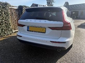 Volvo V-60 GEEN SCHADE 2.0 D MOMENTUM-LEER-PANO-AUTOMAAT-150PK-BOM VOL picture 4